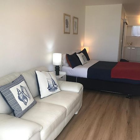 San Marino Motor Lodge Absolute Beachfront 쿠퍼스 비치 외부 사진
